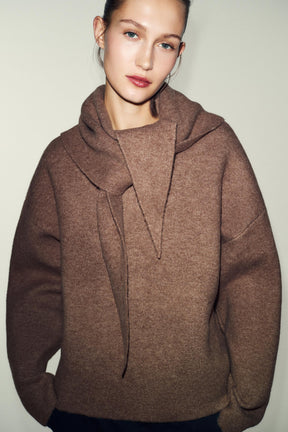 Strickpullover mit Schal