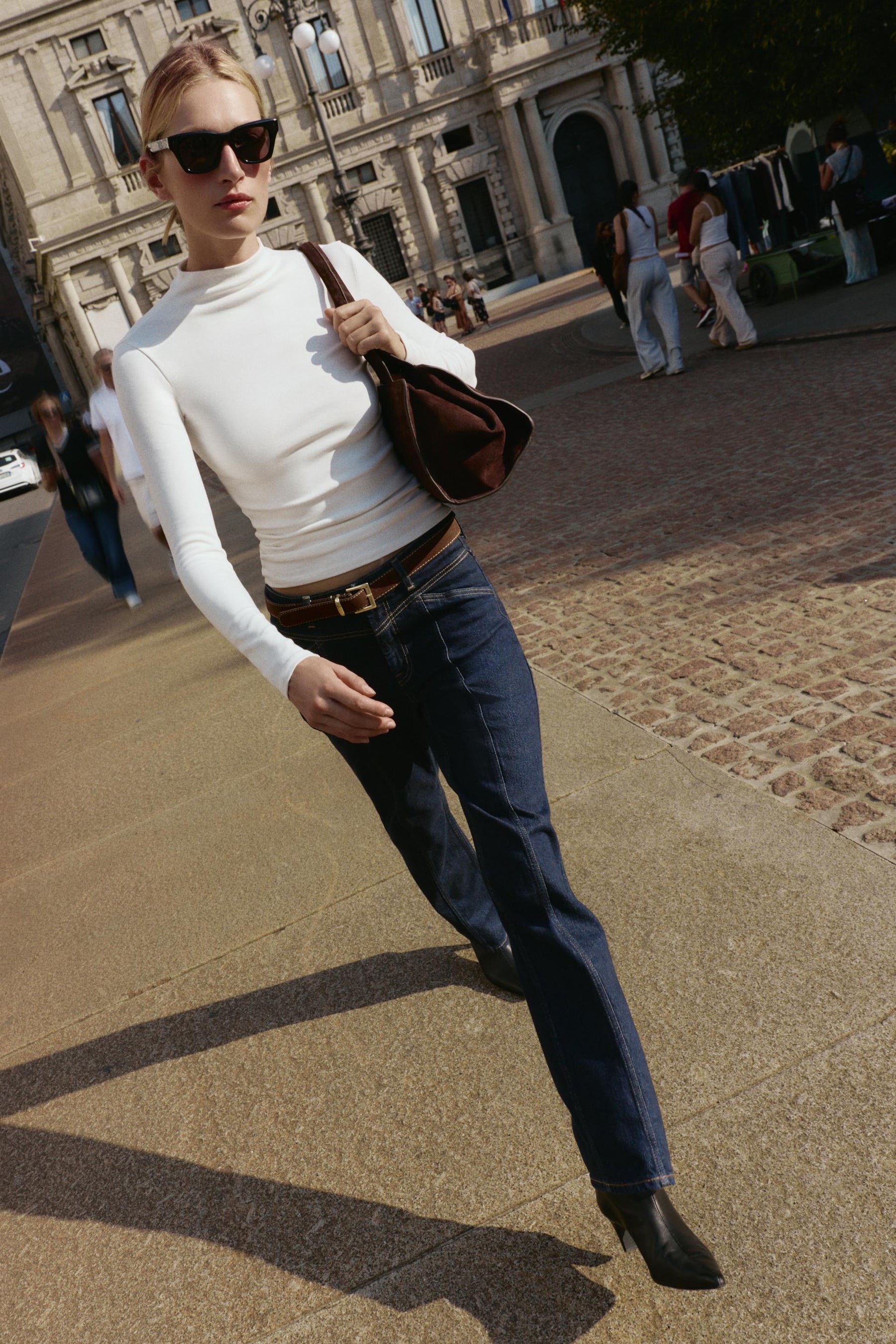 T-Shirt mit hohem Kragen