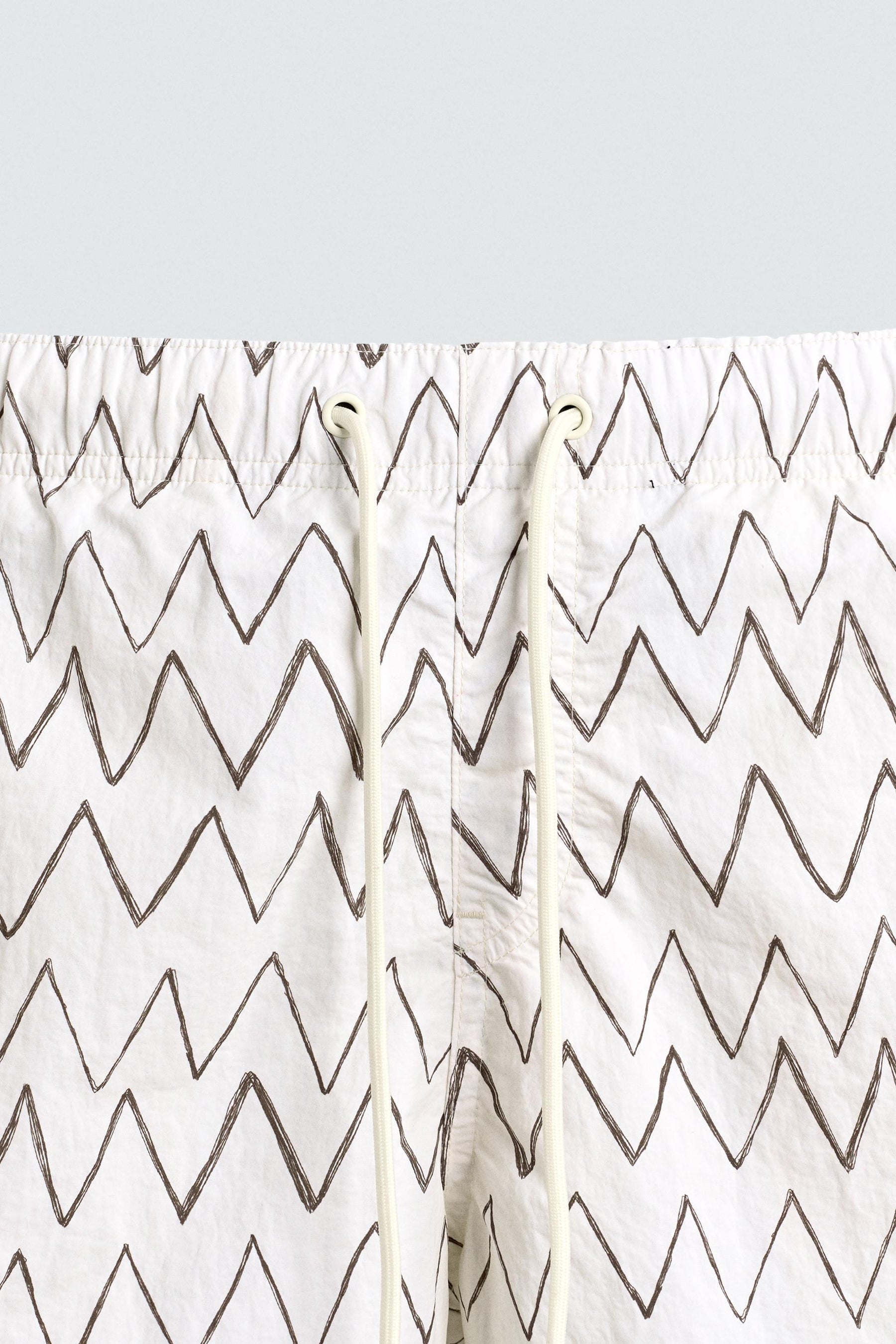 GEOMETRIC PRINT MID-LENGTH SWIMMING TRUNKS - Image 3