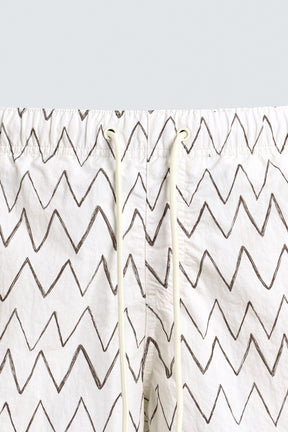 GEOMETRIC PRINT MID-LENGTH SWIMMING TRUNKS - Image 3