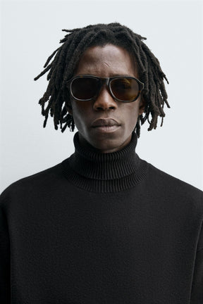 Sonnenbrille mit quadratischem Rahmen