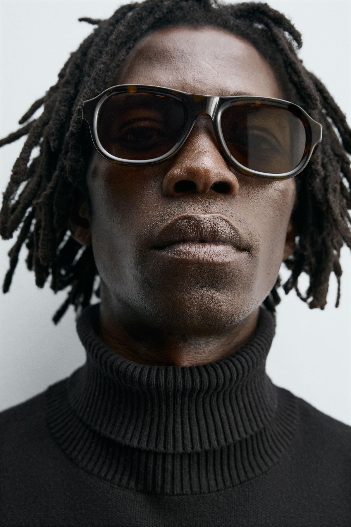 Sonnenbrille mit quadratischem Rahmen