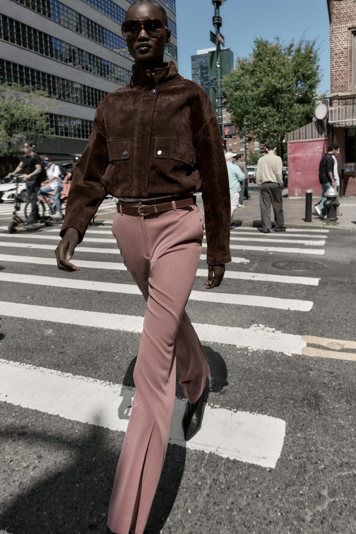 Hose mit geradem Bein und Gürtel