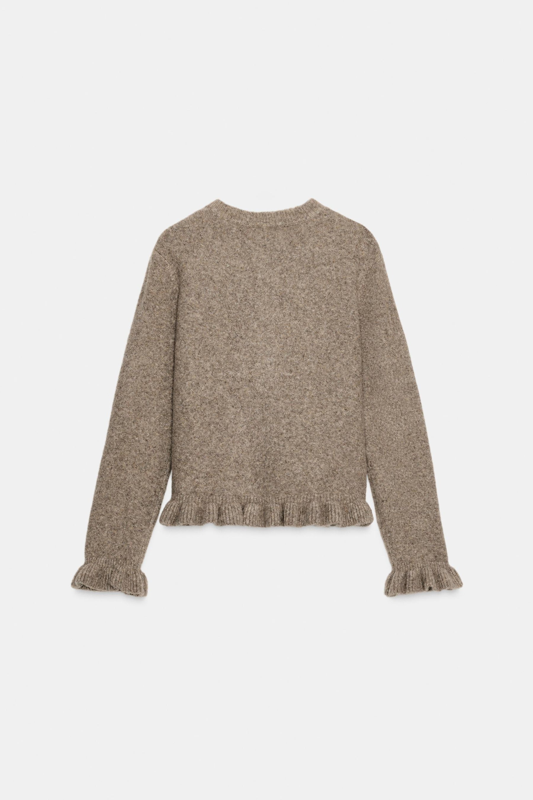 Strickjacke mit Rüschenbesatz