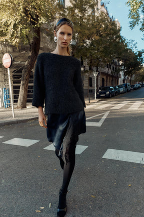 STRICKPULLOVER MIT SPITZENKOMBINATION