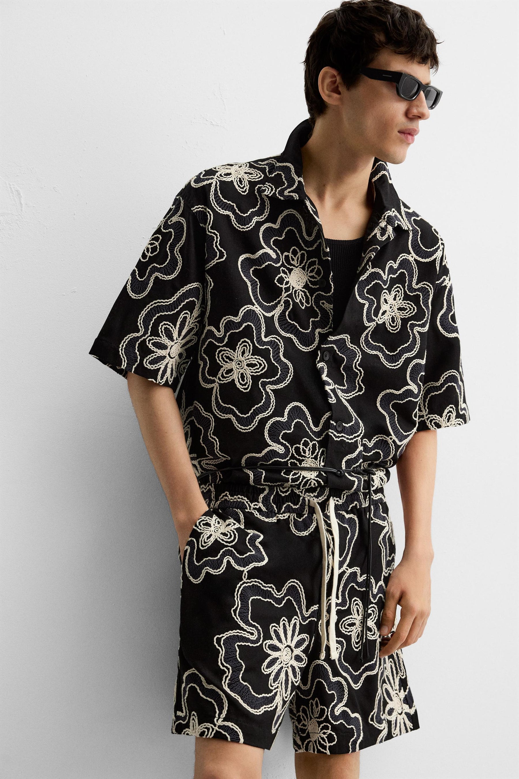 EMBOSSED EMBROIDERED BERMUDA SHORTS - Image 5