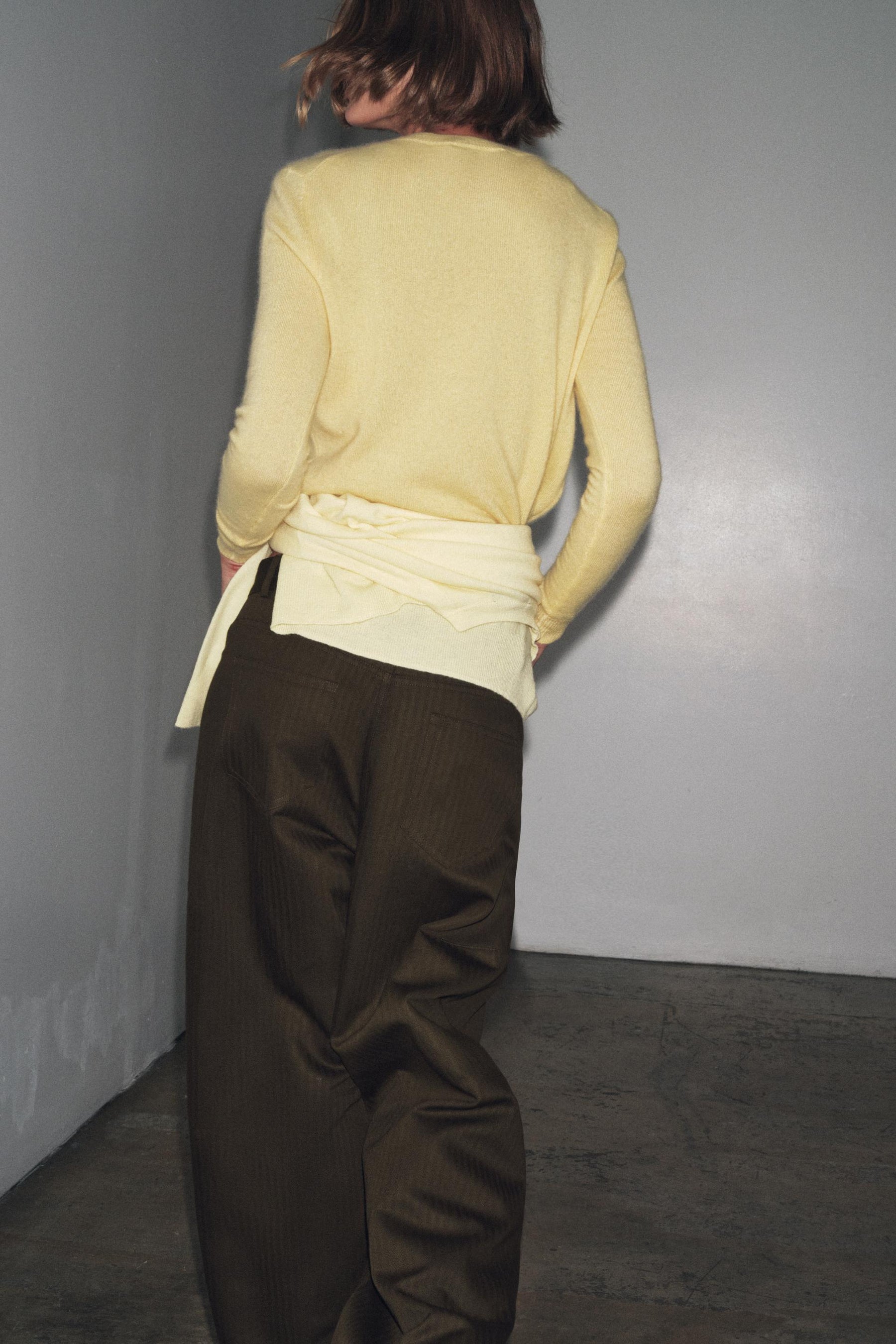 KASCHMIR-STRICKJACKE MIT KNOPFVERSCHLUSS