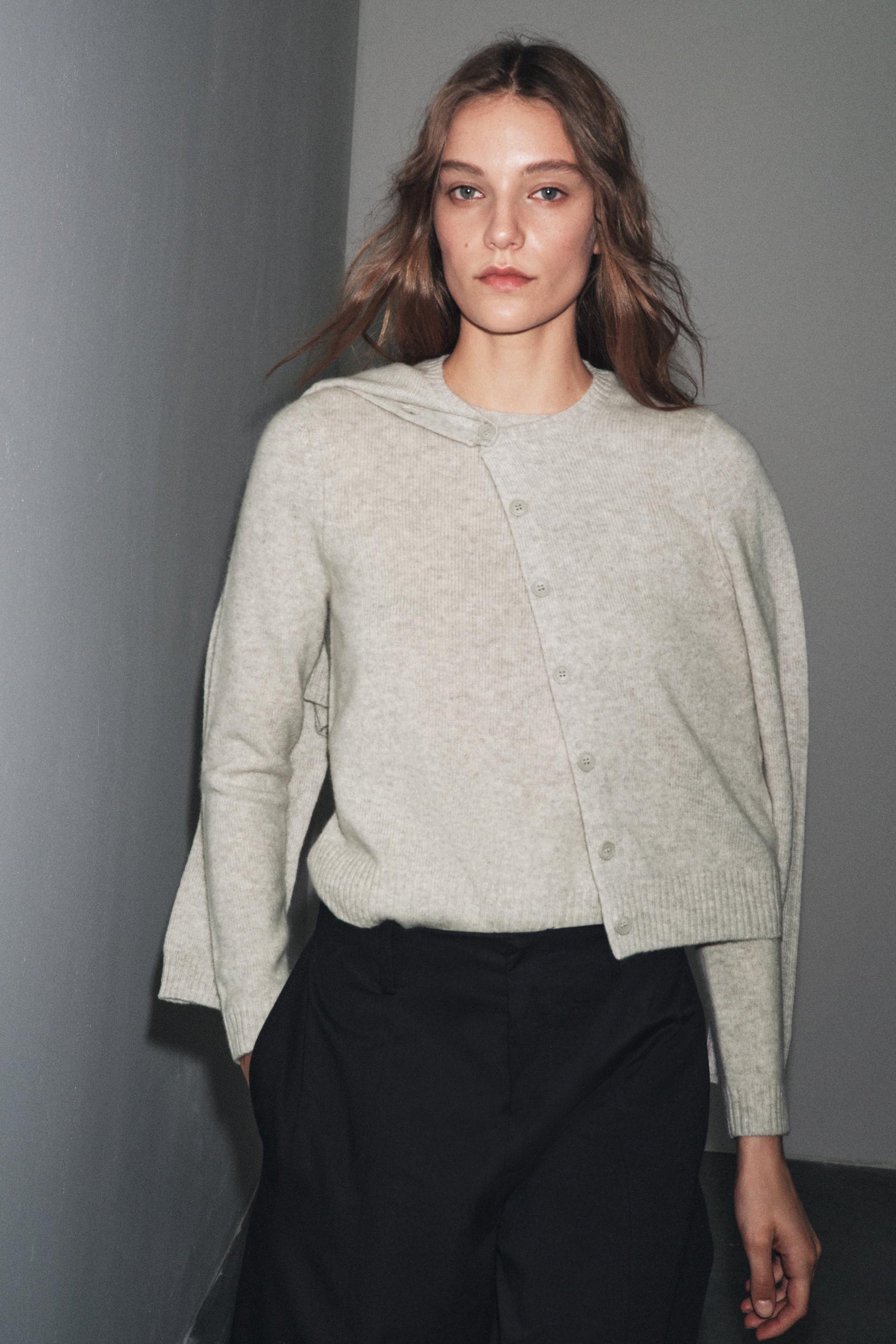 Wollstrickjacke mit langen Ärmeln