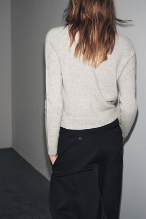 Wollstrickjacke mit langen Ärmeln