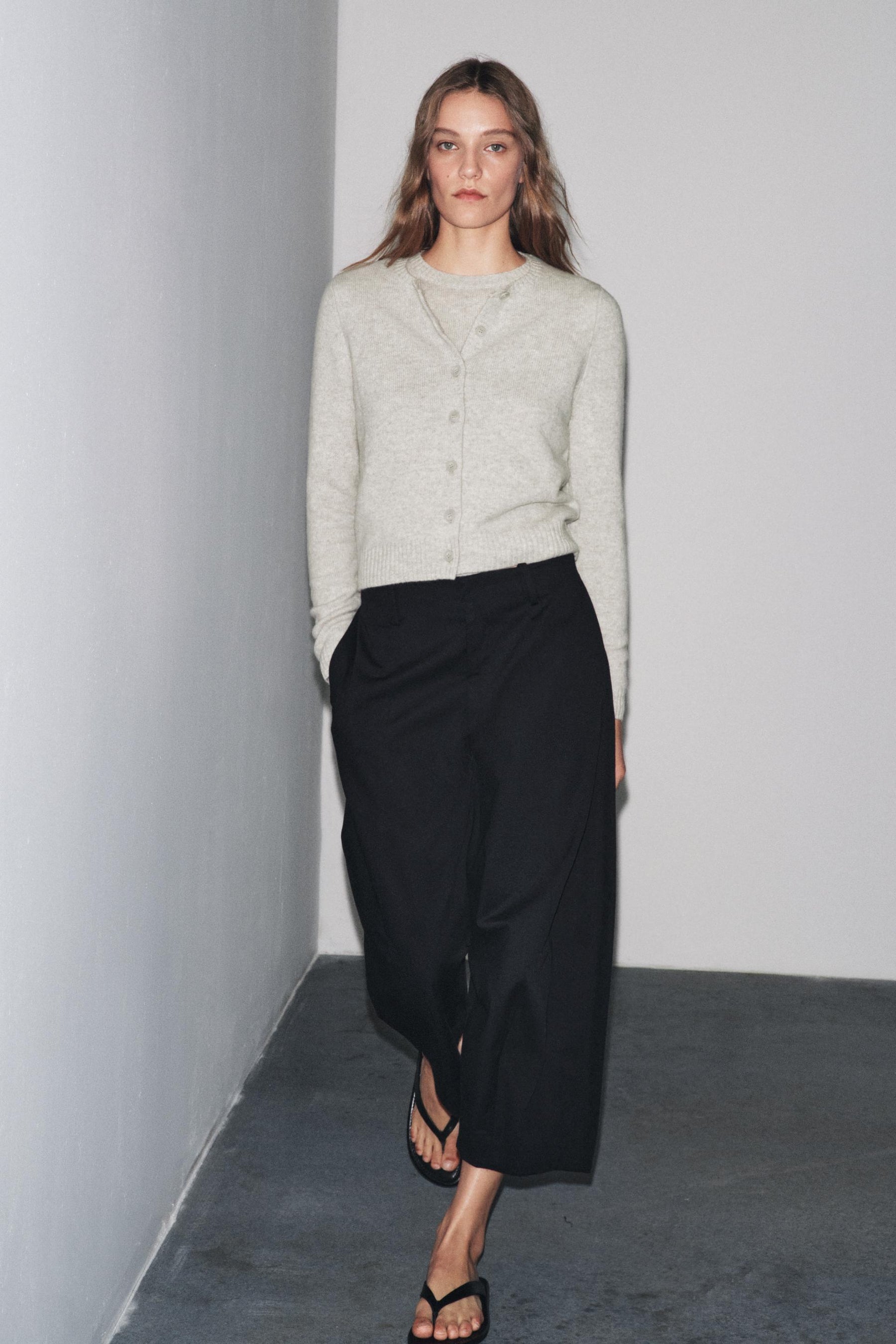 Wollstrickjacke mit langen Ärmeln