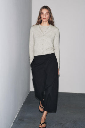 Wollstrickjacke mit langen Ärmeln