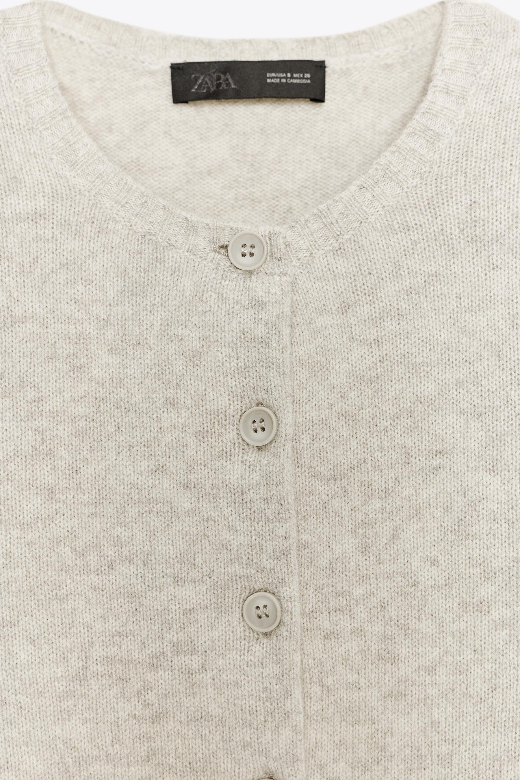 Wollstrickjacke mit langen Ärmeln