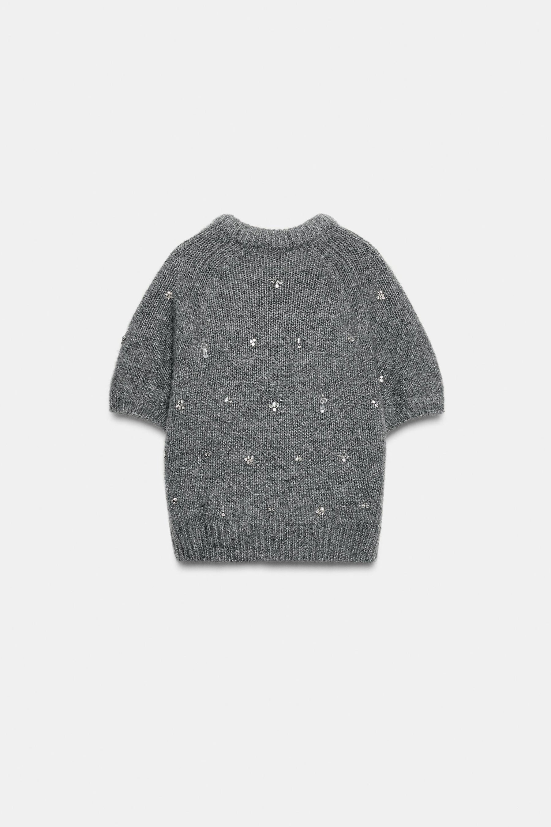 Perlenbesetzter Strickpullover