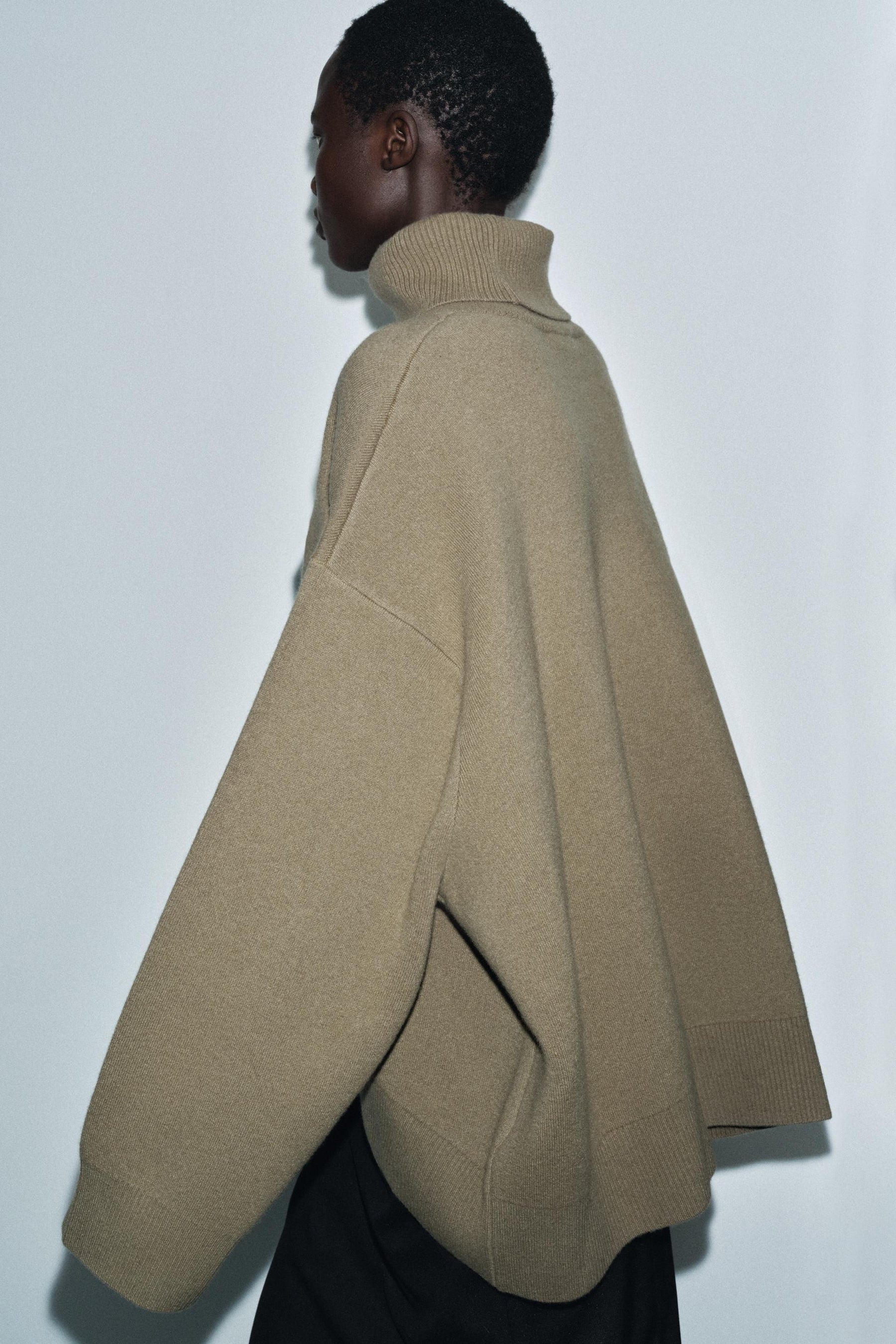 ÜBERGRÖSSERTER WOLLPULLOVER