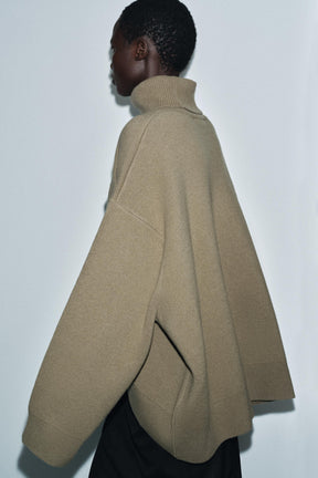 ÜBERGRÖSSERTER WOLLPULLOVER