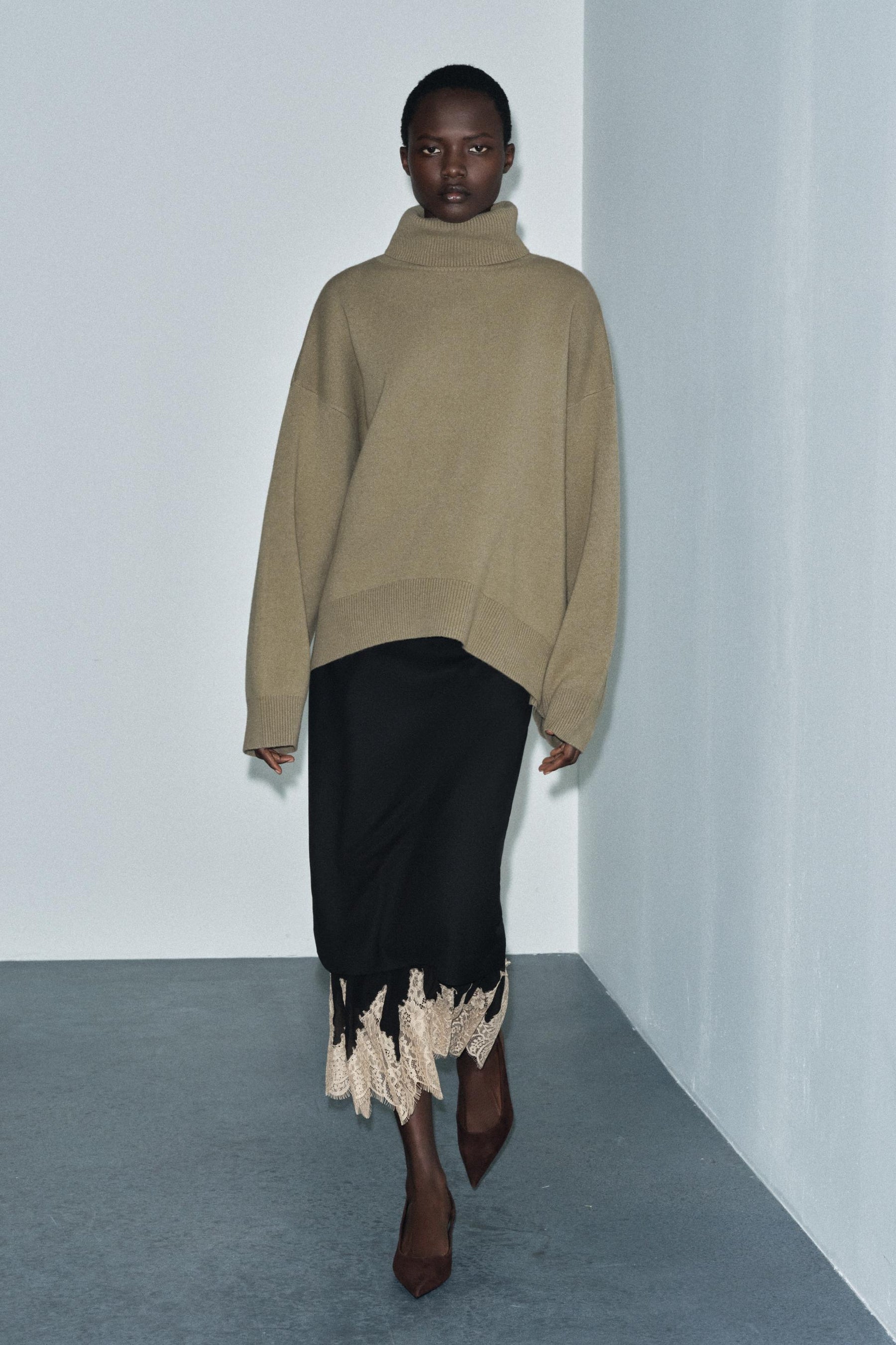 ÜBERGRÖSSERTER WOLLPULLOVER