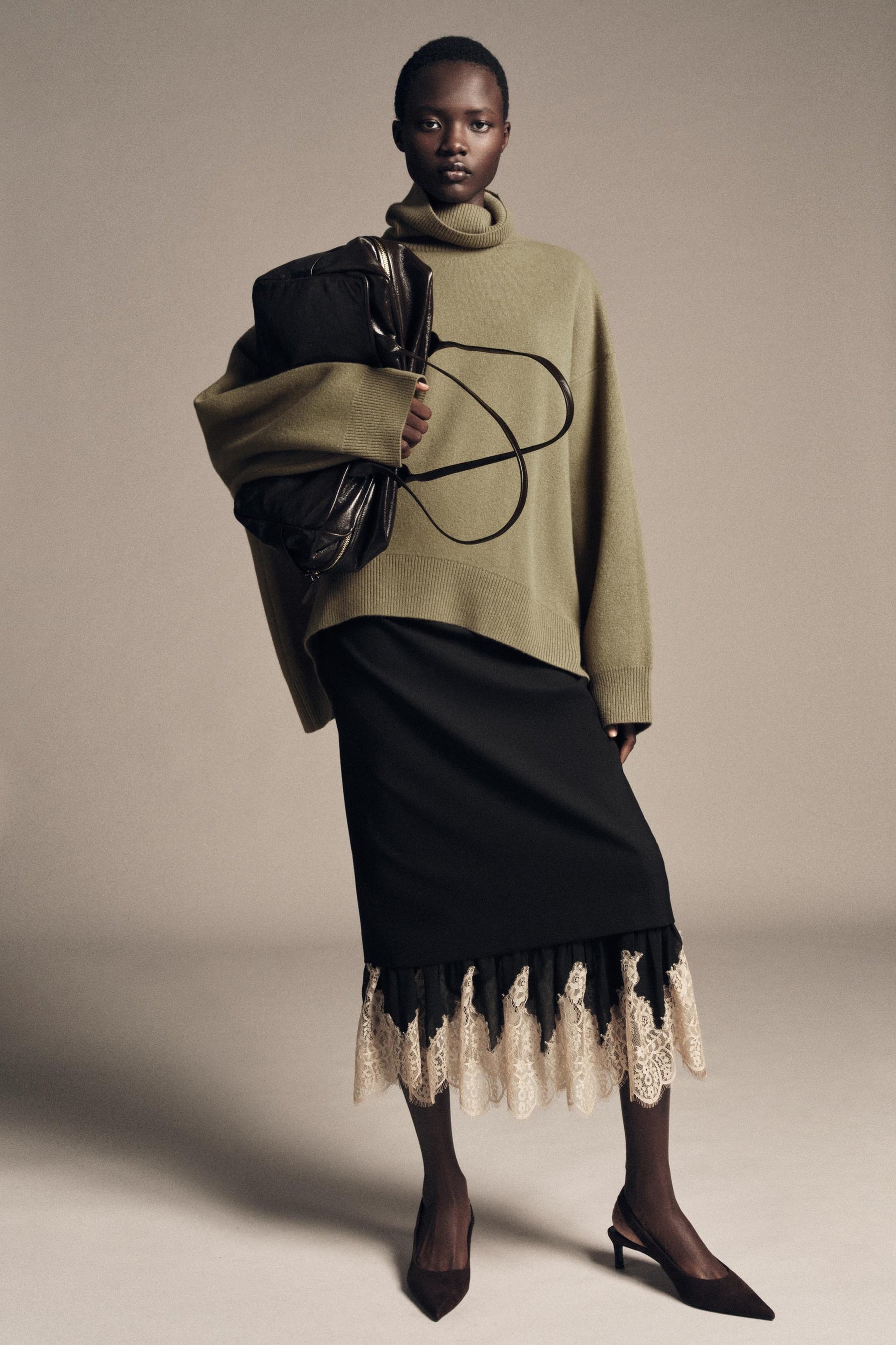 ÜBERGRÖSSERTER WOLLPULLOVER