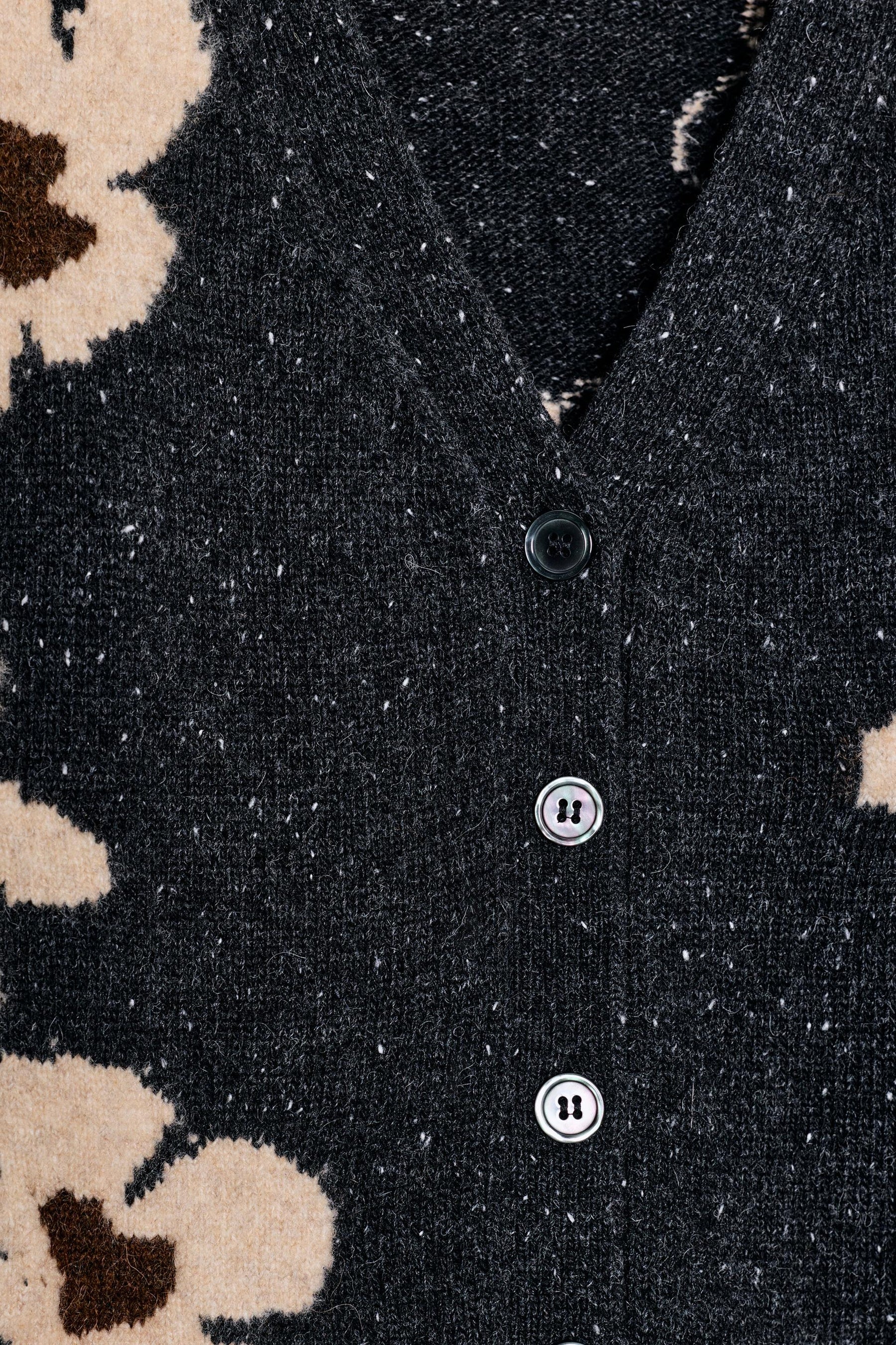 Cardigan mit floralem Jacquardmuster