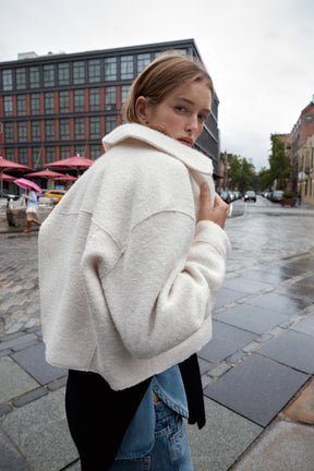 Bouclé-Jacke mit Taschen