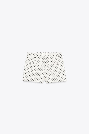 Gepunktete Mini-Shorts