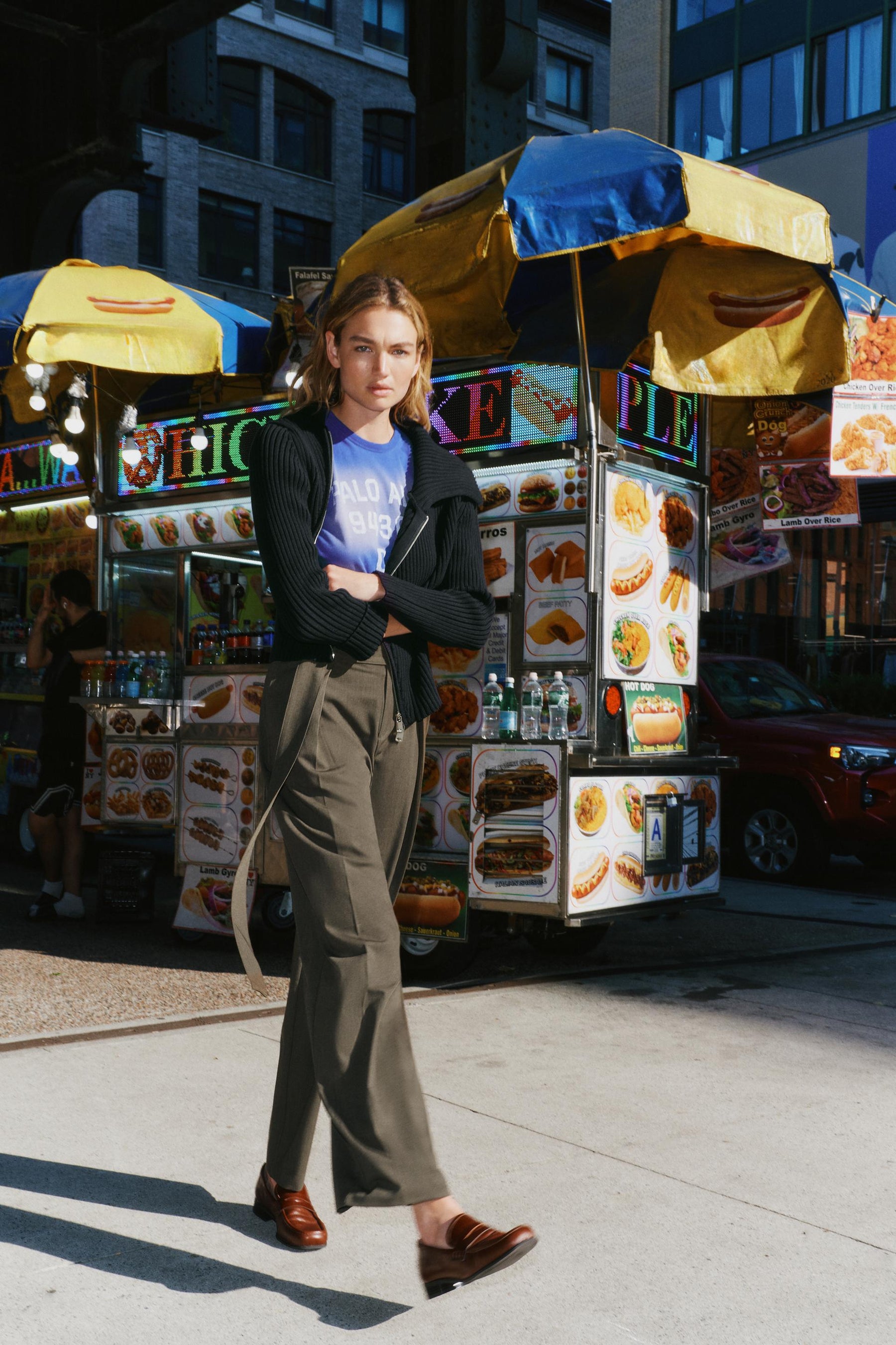 Plissierte Hose mit Gürtel