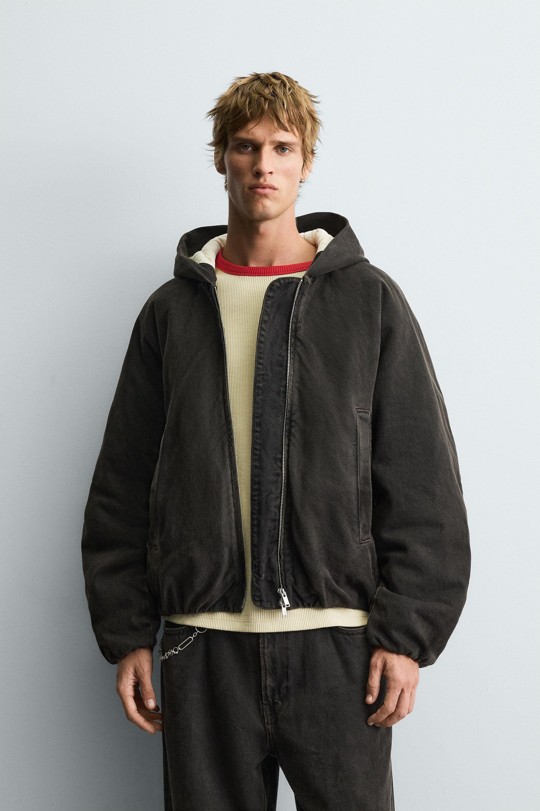 Jeans-Pufferjacke mit Kapuze 