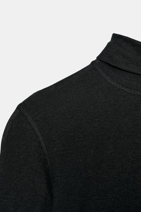 T-Shirt mit hohem Kragen