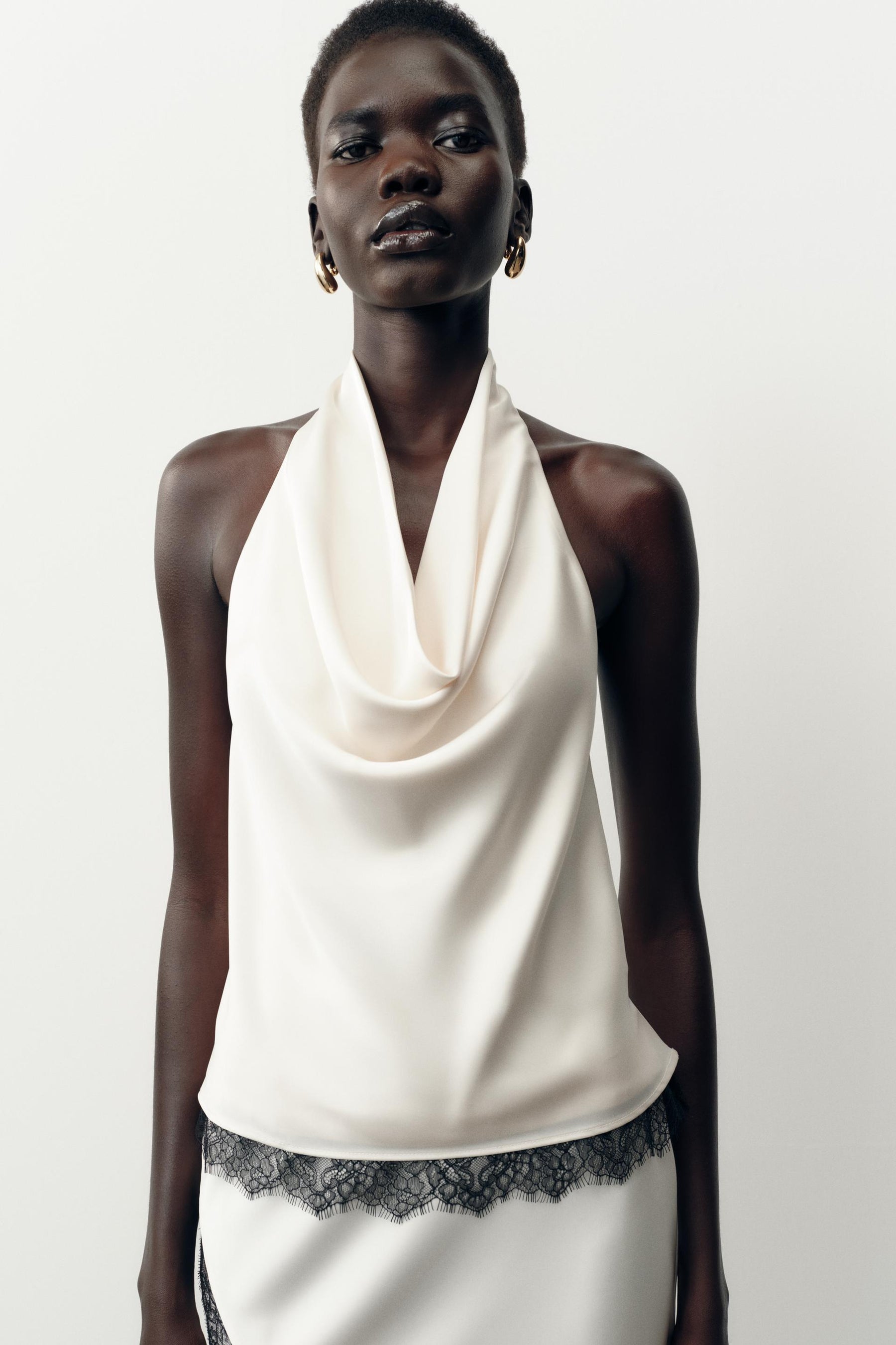 Satin-Haltertop mit Spitze