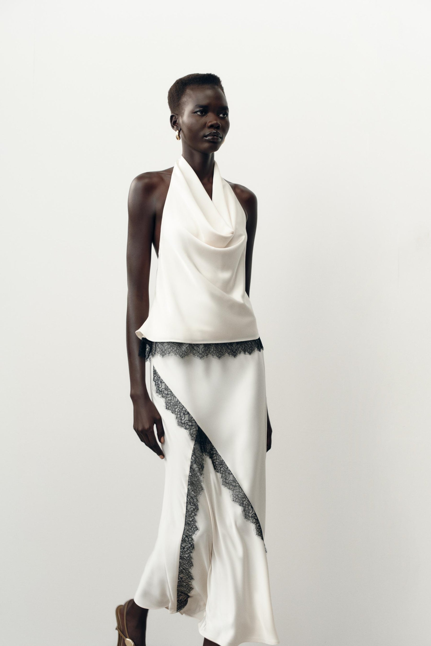 Satin-Haltertop mit Spitze