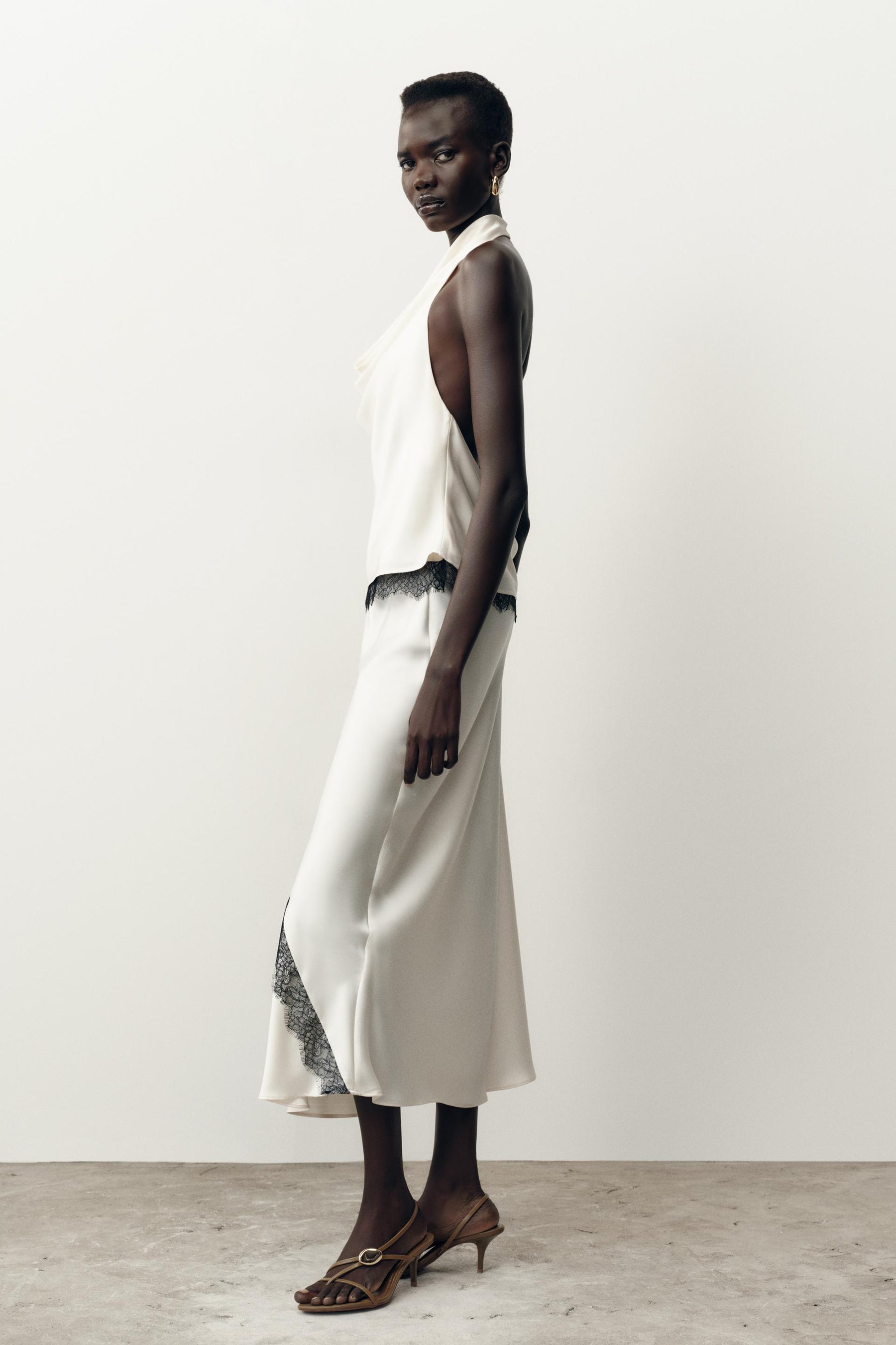 Satin-Haltertop mit Spitze