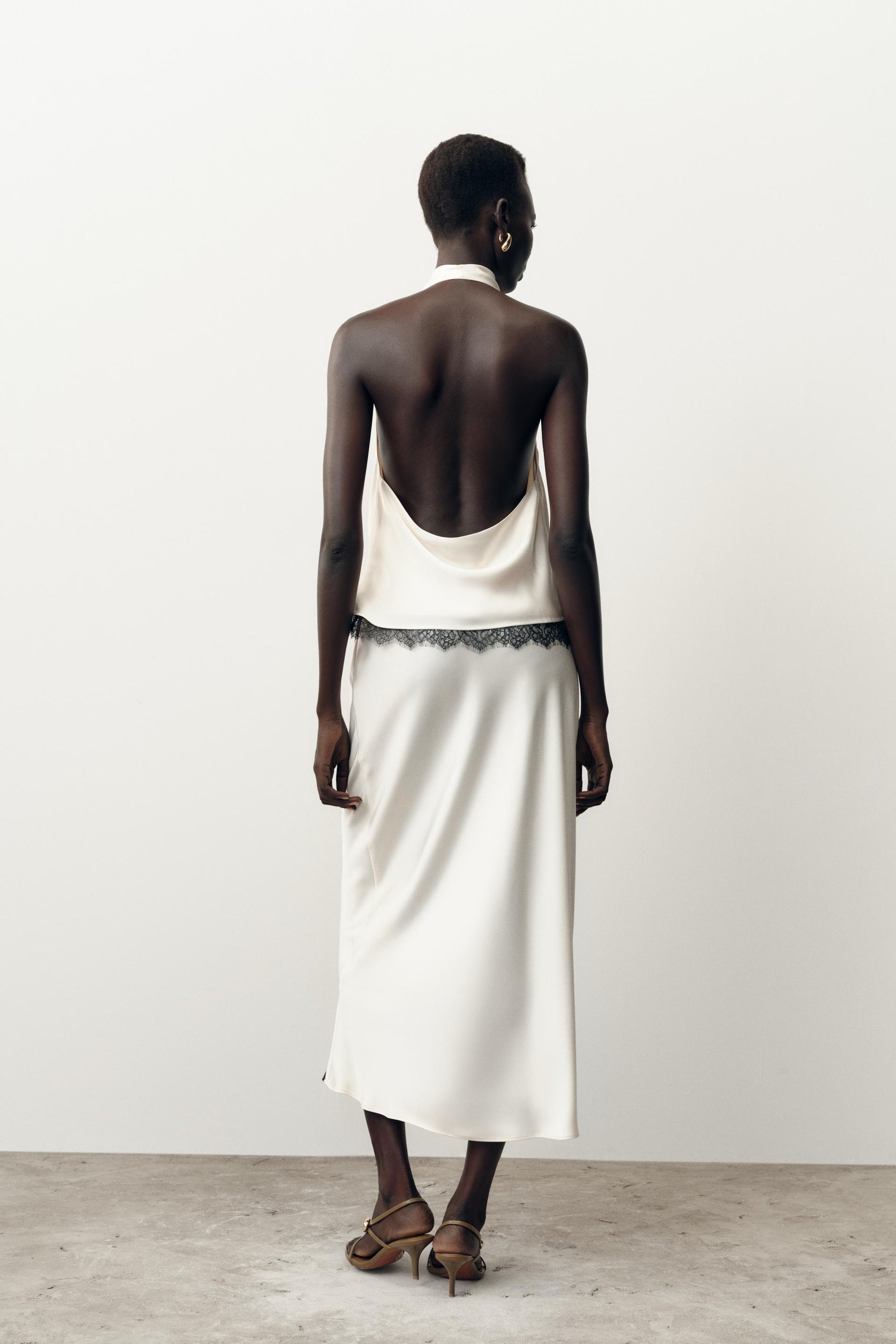 Satin-Haltertop mit Spitze