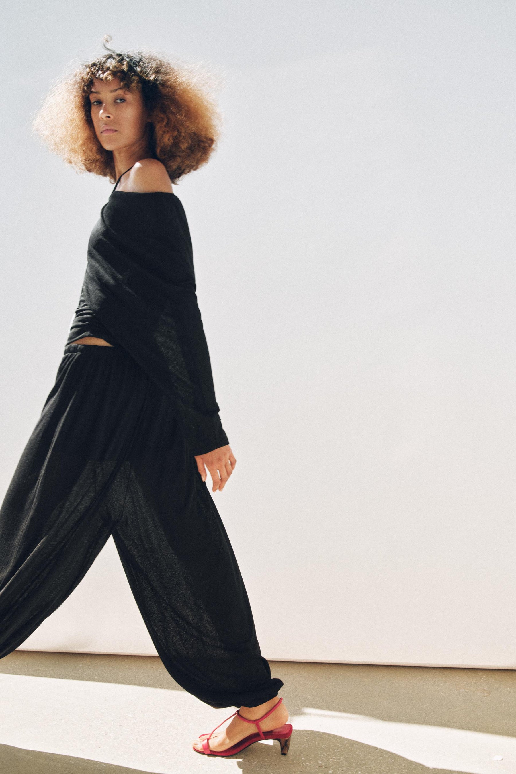 Fließendes asymmetrisches Hemd