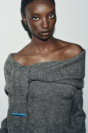 Strickpullover mit schulterfreiem Ausschnitt