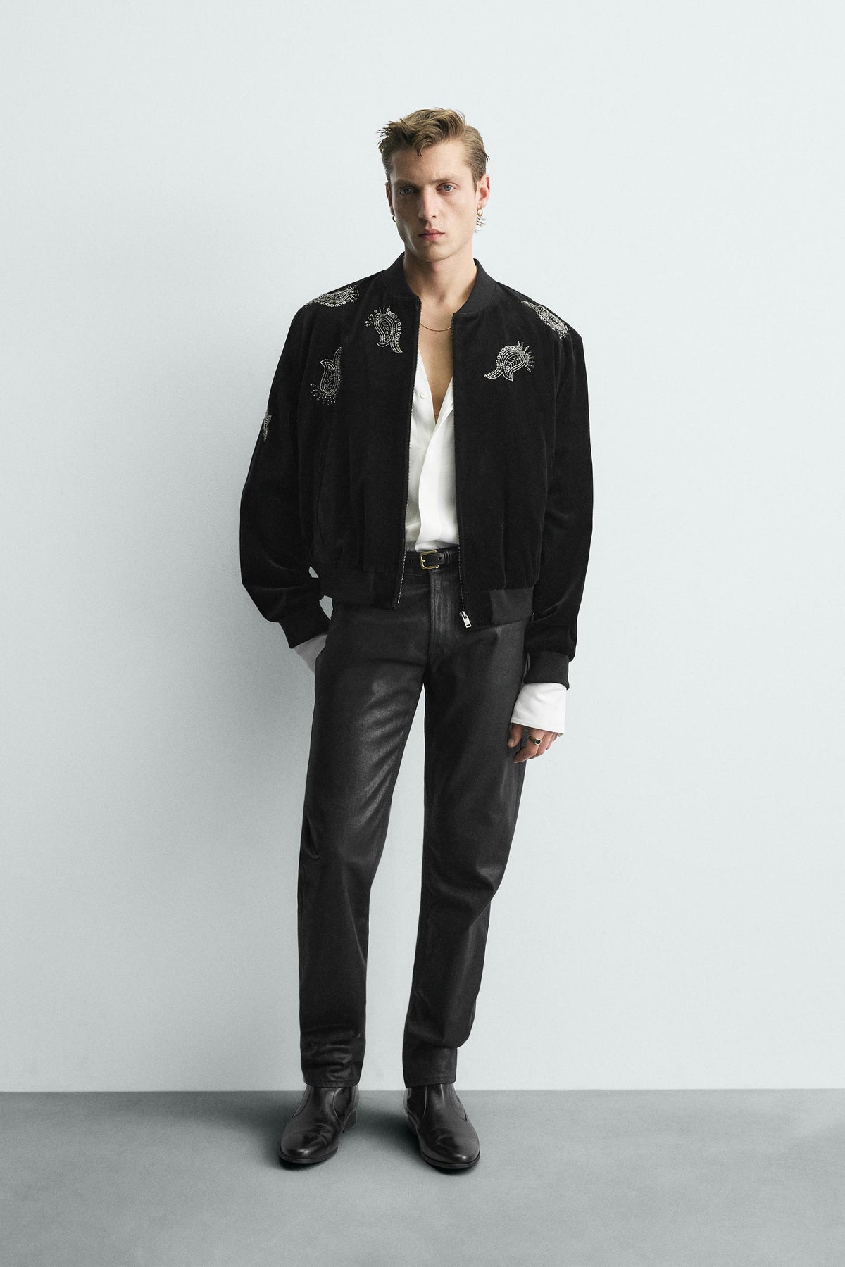 Bestickte Samtbomberjacke 