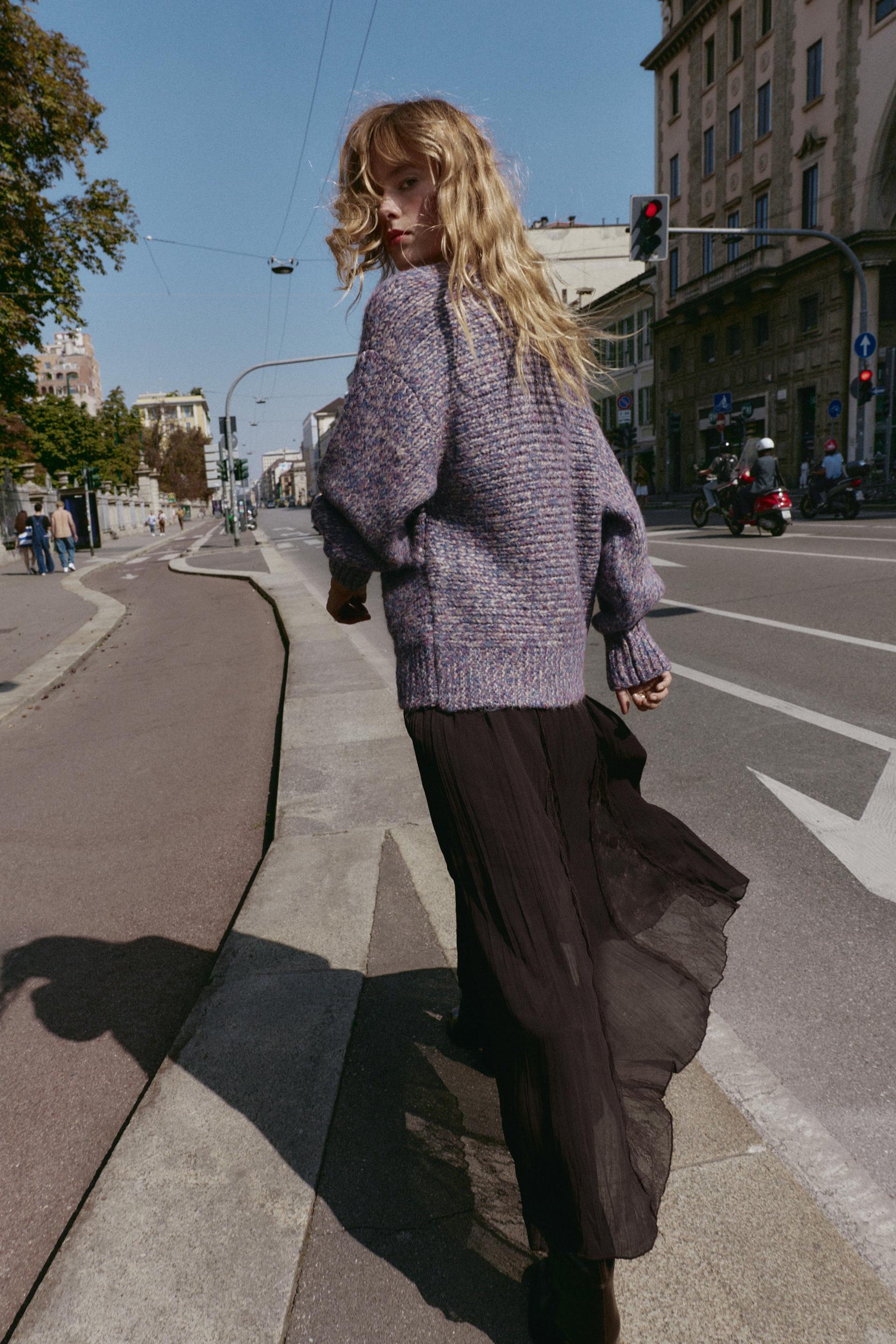 ÜBERGRÖSSERTER STRICKPULLOVER