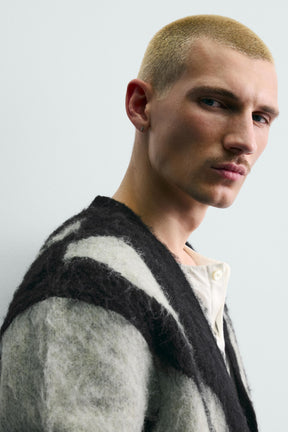 Strickjacke aus gebürstetem Jacquard