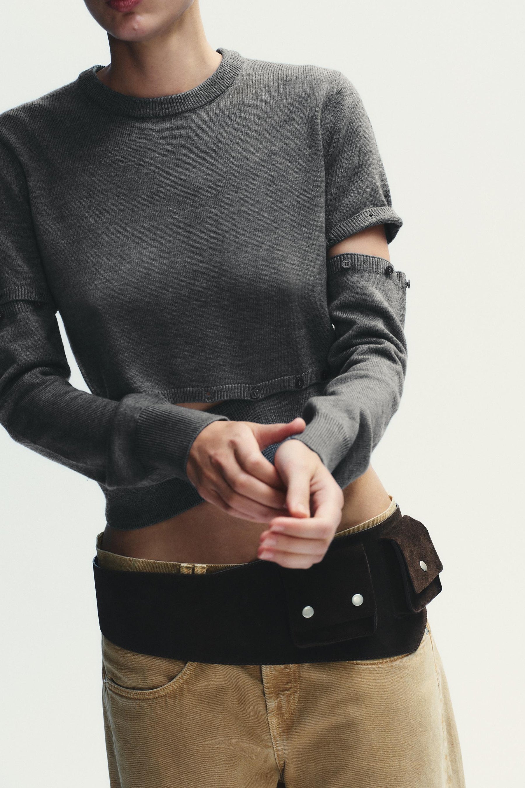 GESTRICKTER PULLOVER MIT KNÖPFEN