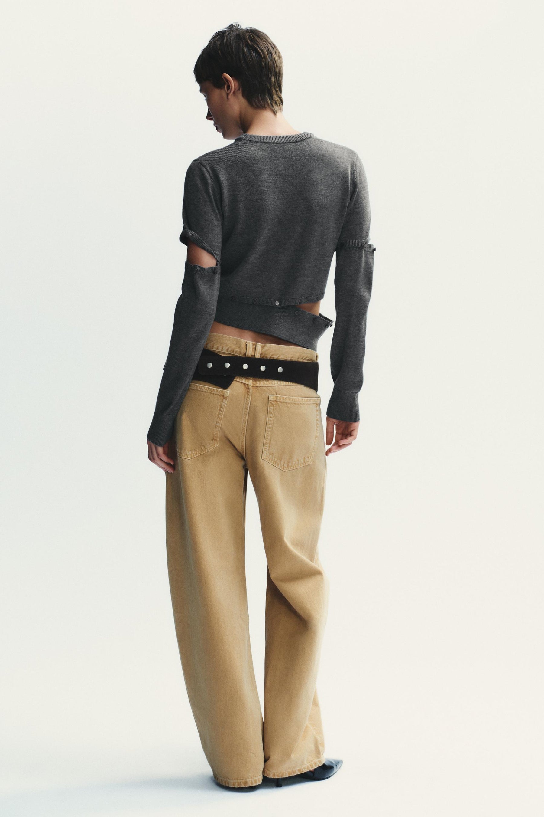 GESTRICKTER PULLOVER MIT KNÖPFEN