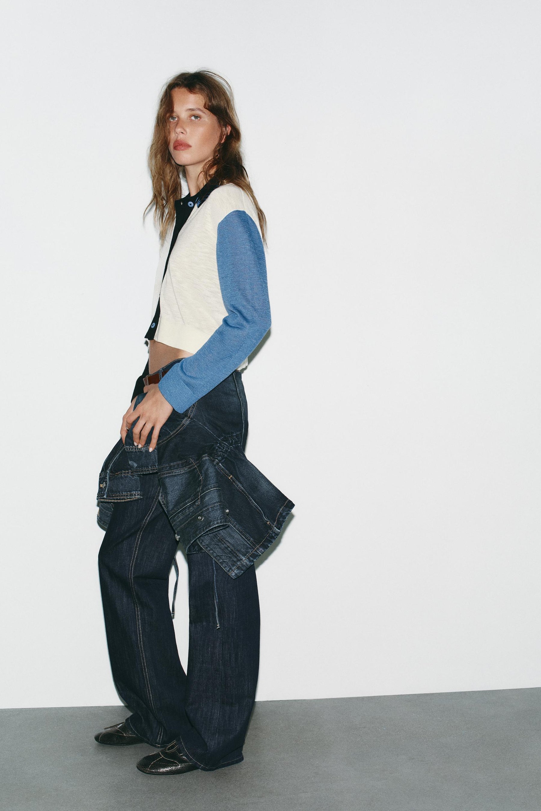 STRICKSANDGANG MIT KONTRASTIERENDEN STRICKFILMEN