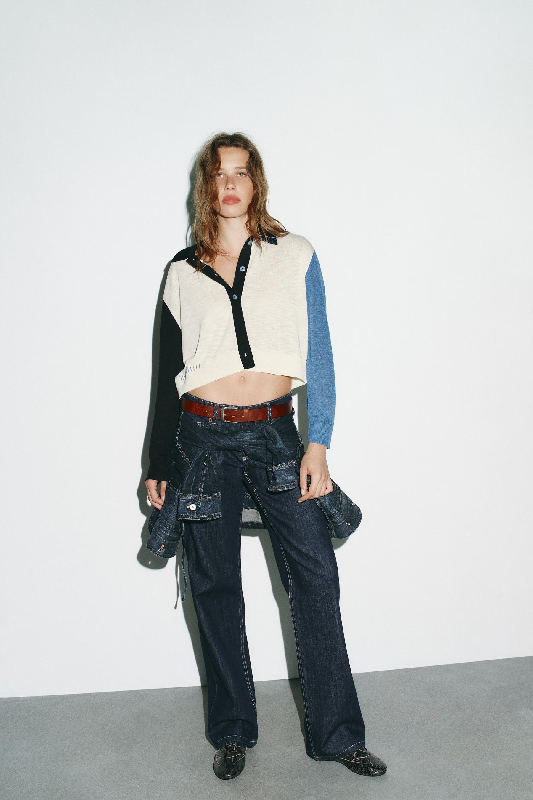 STRICKSANDGANG MIT KONTRASTIERENDEN STRICKFILMEN