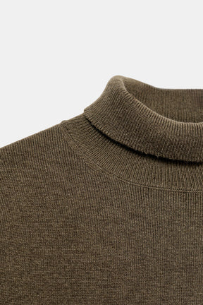 ÜBERGRÖSSERTER WOLLPULLOVER