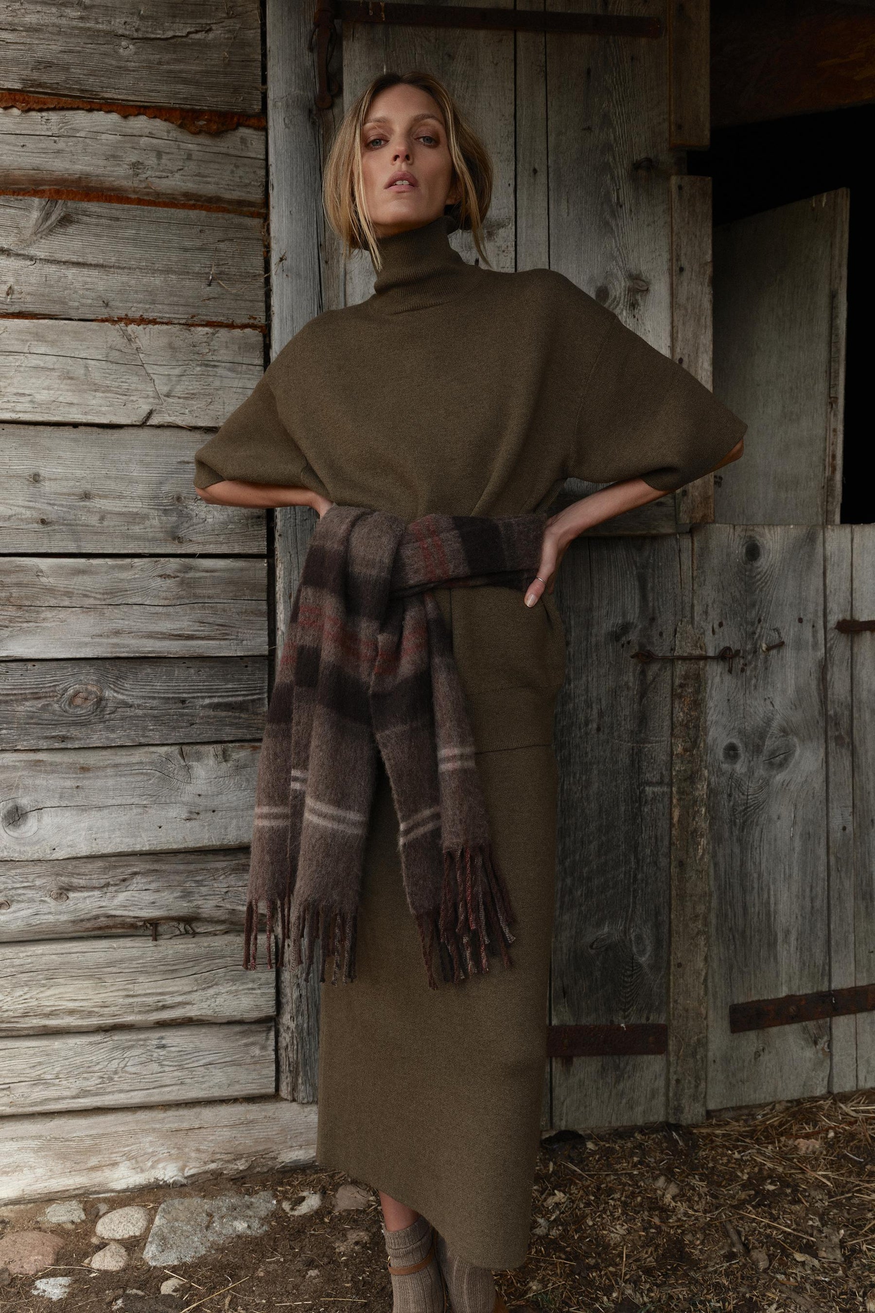 ÜBERGRÖSSERTER WOLLPULLOVER