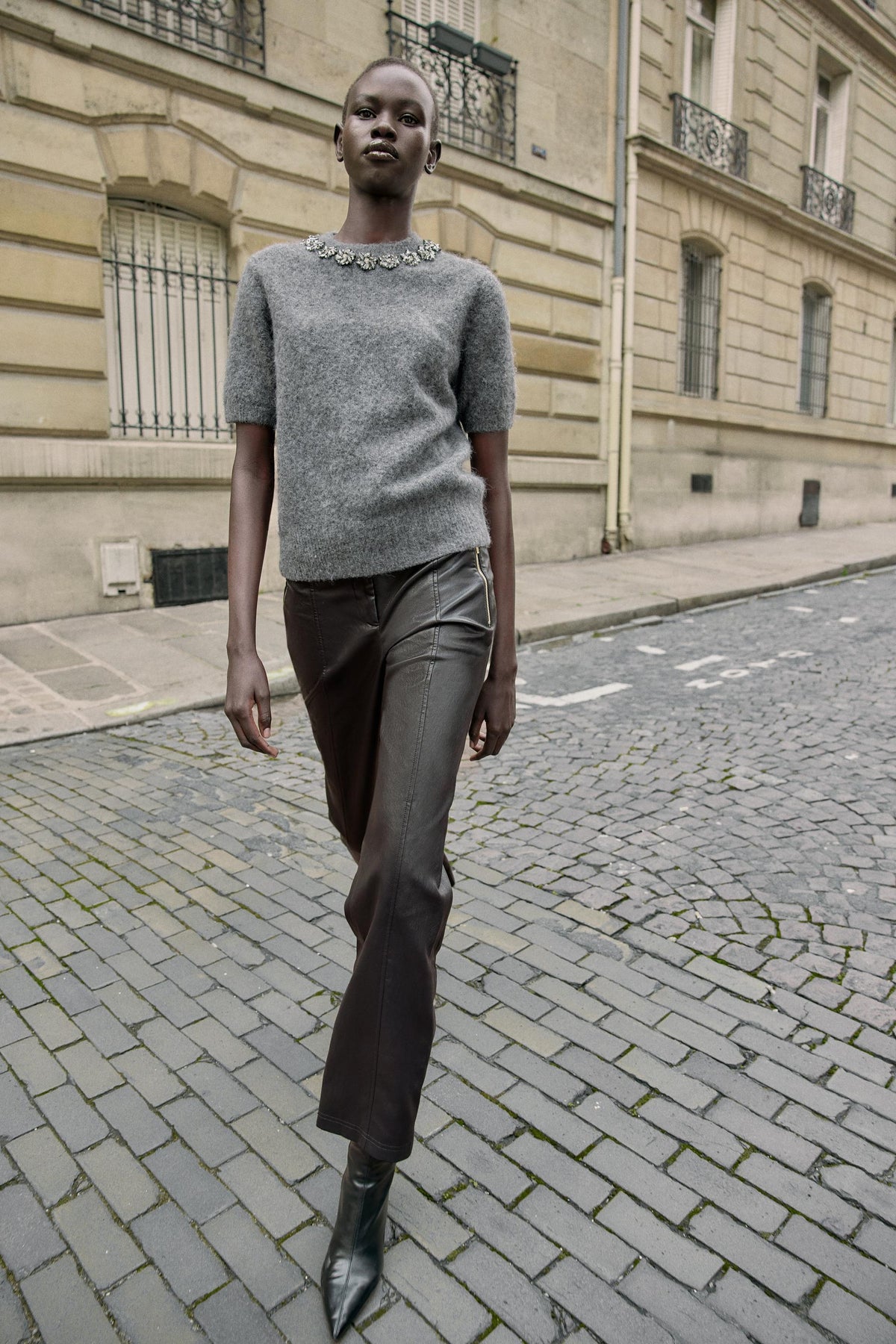 Strickpullover mit Schmuckstein