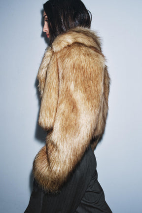 KURZE KUNSTPELDJACKE