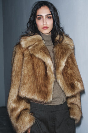 KURZE KUNSTPELDJACKE