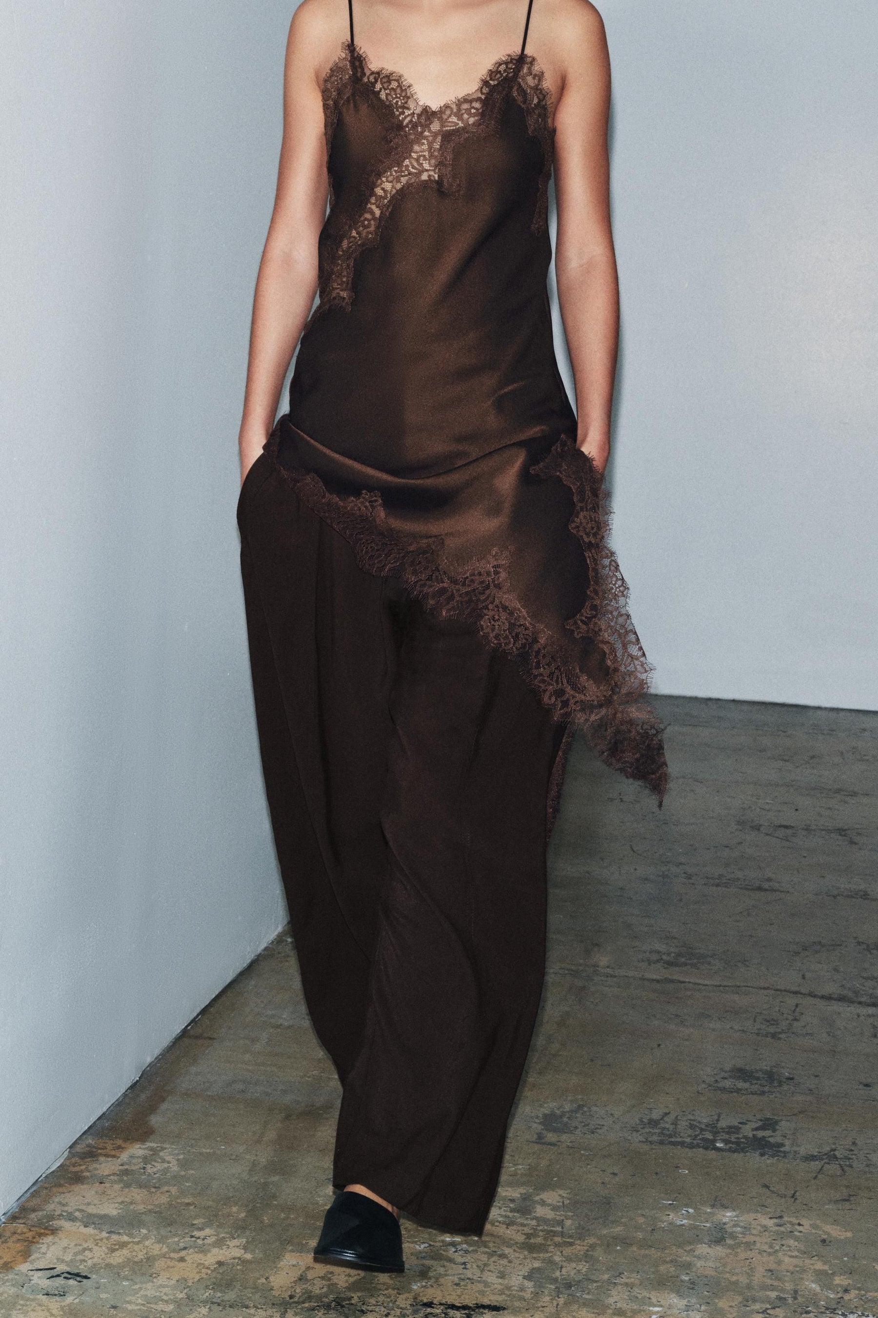 Weit geschnittene Hose mit Schnalle