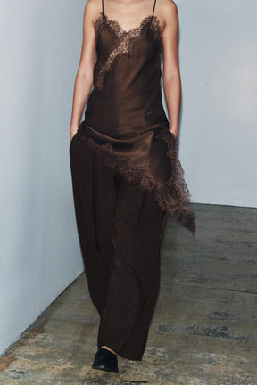 Weit geschnittene Hose mit Schnalle