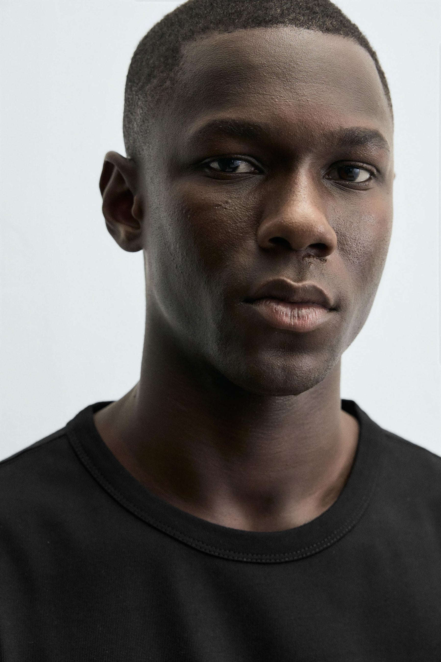 T-Shirt mit gerippten Bündchen