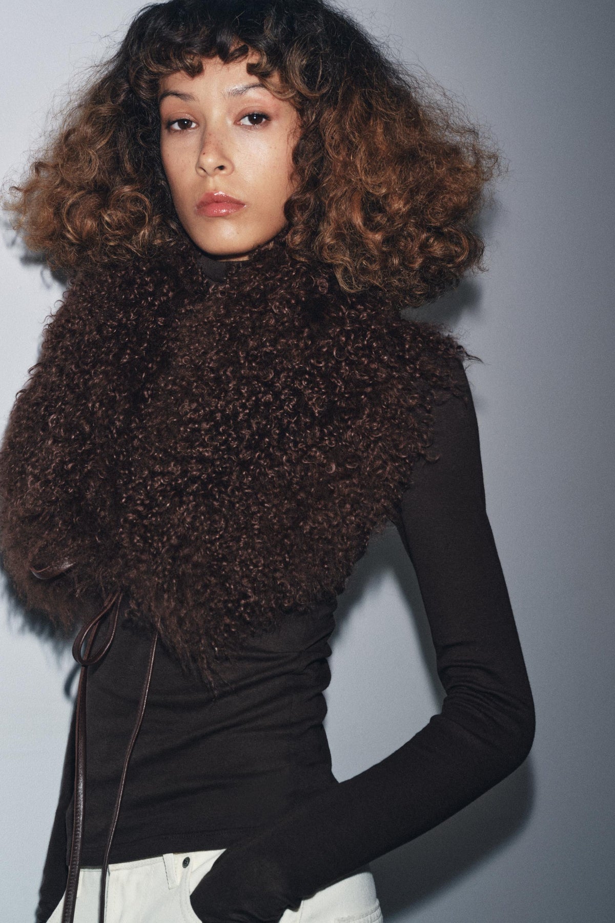 Schmal geschnittener hoher Kragen