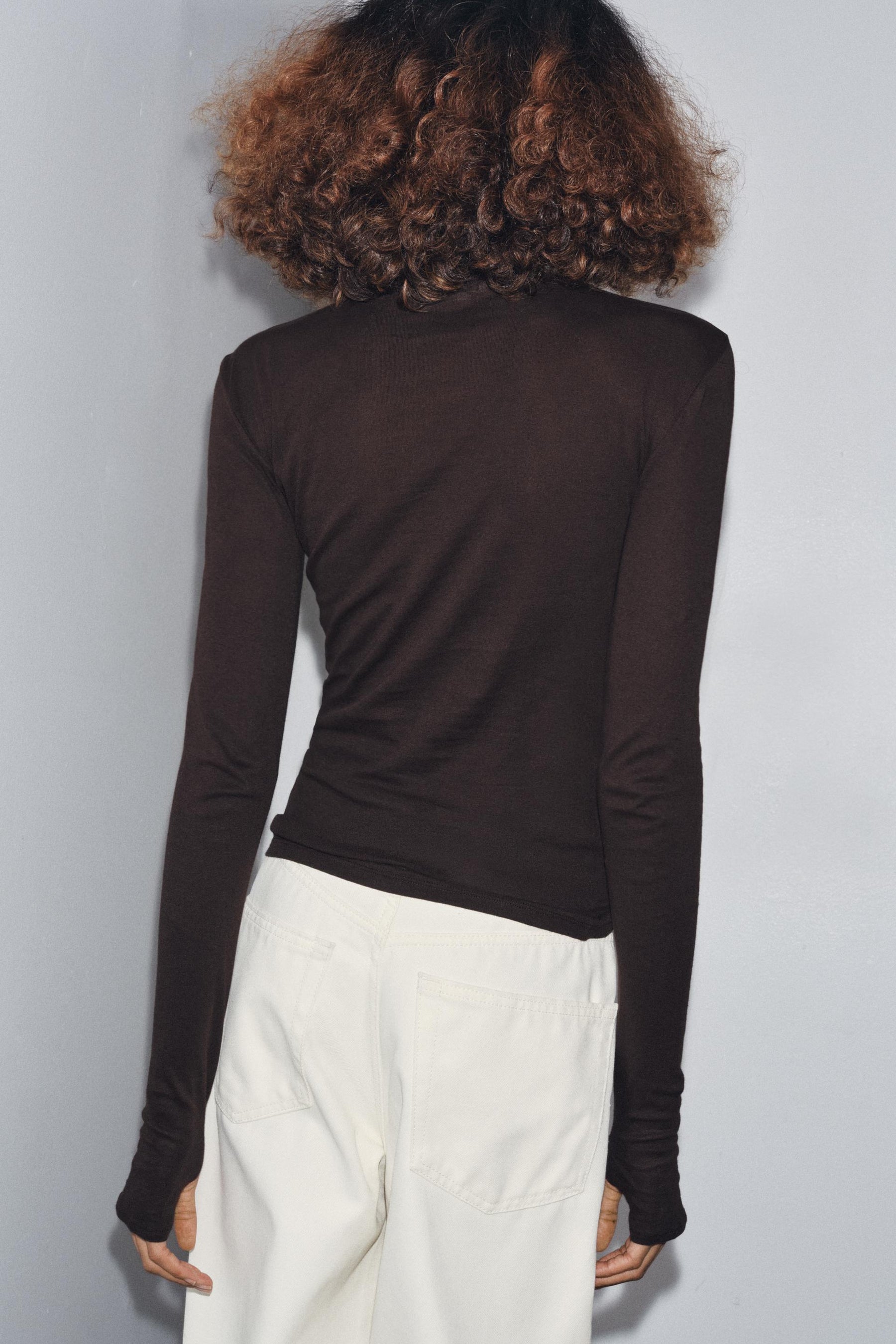 Schmal geschnittener hoher Kragen